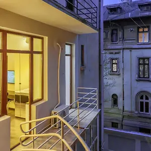 verificați disponibilitatea
